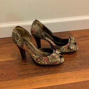 Floral/Paisley peep toe pumps